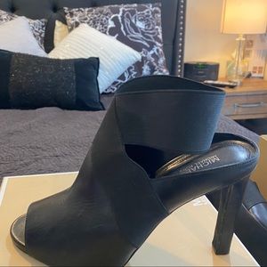 Michael Kors Ames peep toe bootie size 9